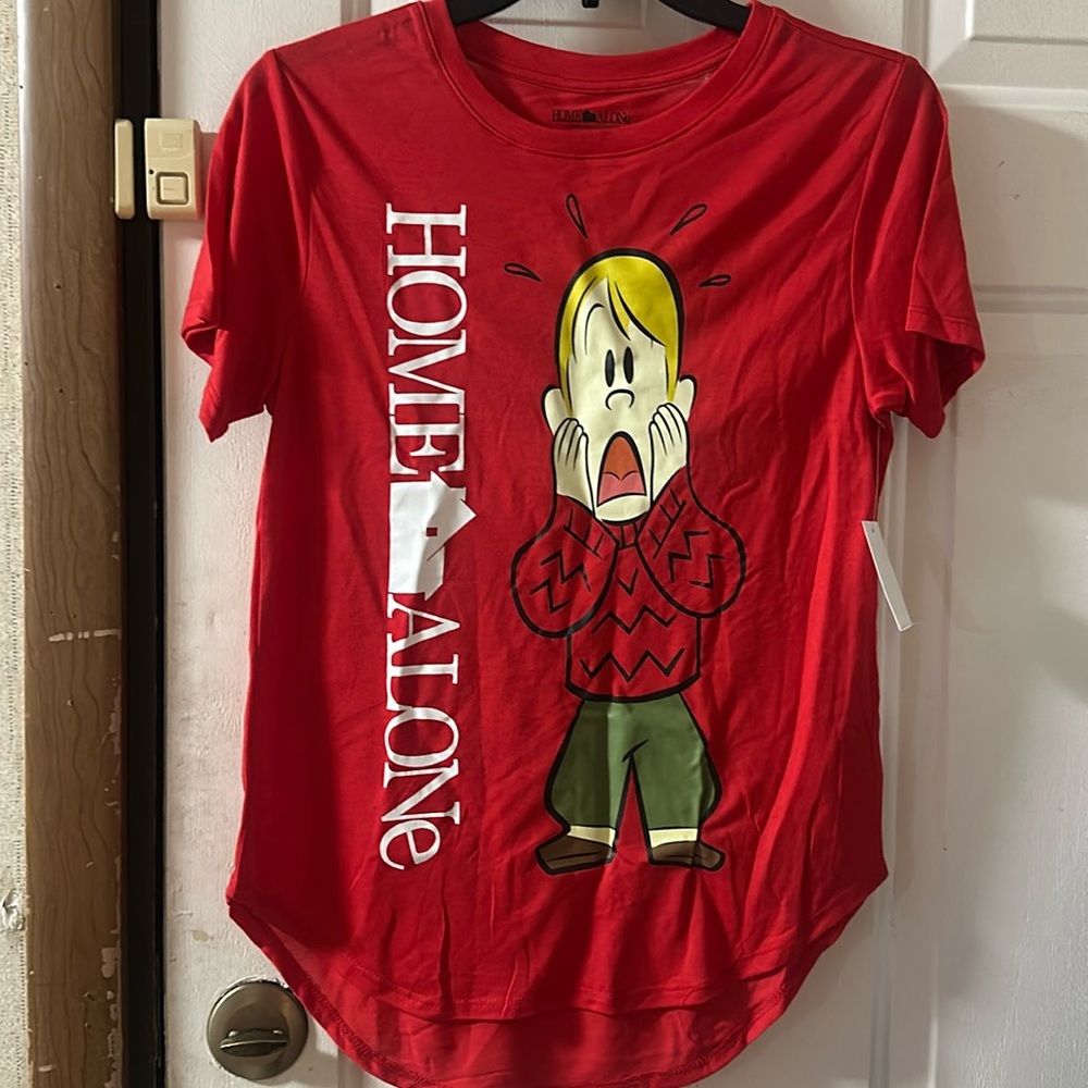 HOME ALONE JUNIORS TEE: RED: NEW WITH TAGS: SIZE M (7-9)